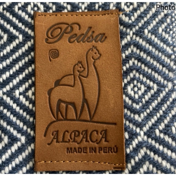 Peruvian Alpaca Throw Blanket - Picture 4 of 5